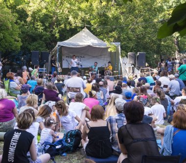 Mastrokosta göller Samara bölgesi Grushinskiy festival. Yaz güneşli günü, 11 Ağustos 2018
