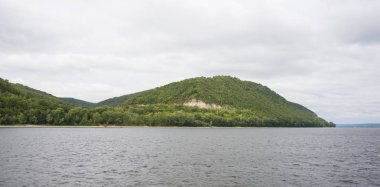 Samara bölgesi, Rusya Zhiguli dağlarda görünümünü. Bulutlu günde, 10 Ağustos 2018