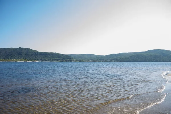 Vista de las montañas Zhiguli en la región de Samara, Rusia. Día nublado, 10 de agosto de 2018 — Foto de Stock