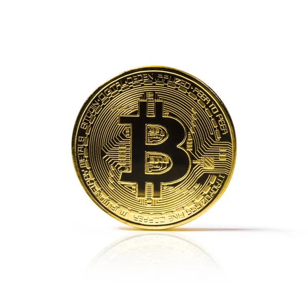 Gyllene Bitcoin mynt på vit bakgrund. Kryptovaluta. — Stockfoto