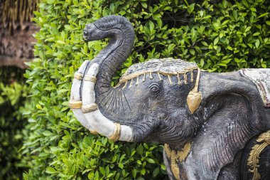 Phuket Tayland topraklarında Chalong Tapınağı fili heykele. Gün 16 Aralık 2018