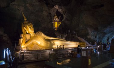 Budda heykeli, mağara, Wat Tham Suwan Kuha altın mağara. 22 Aralık 2018