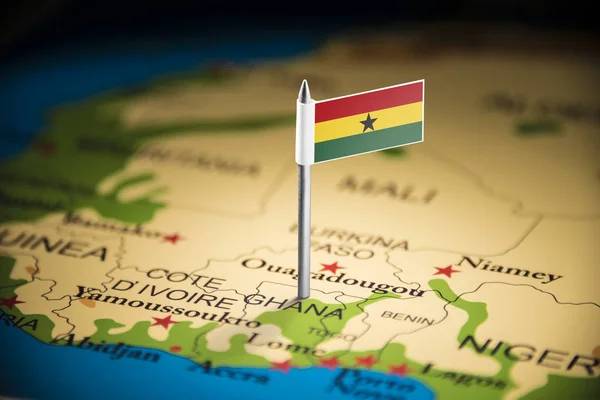 Ghana marcado con una bandera en el mapa — Foto de Stock