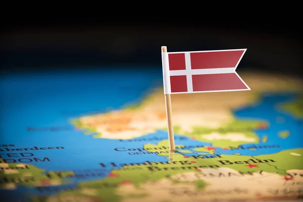 マップ上のフラグでマークされたデンマーク — ストック写真