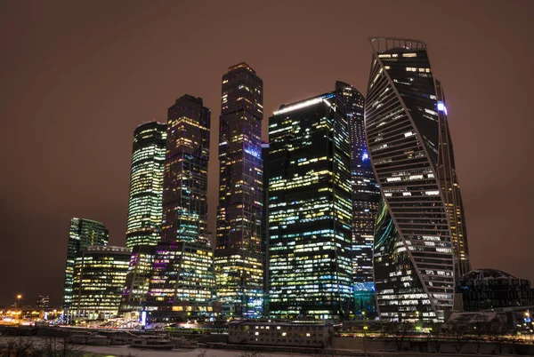 Rascacielos en Moscú en Rusia. La noche del 15 de enero de 2019 —  Fotos de Stock