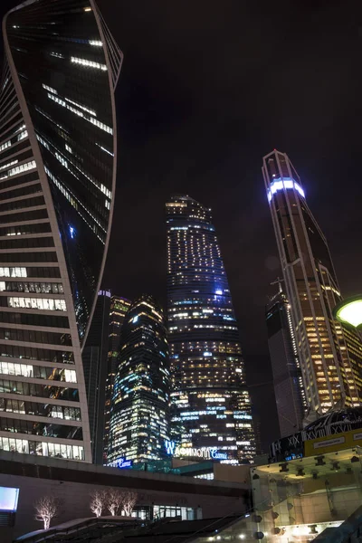 Rascacielos en Moscú en Rusia. La noche del 15 de enero de 2019 — Foto de Stock