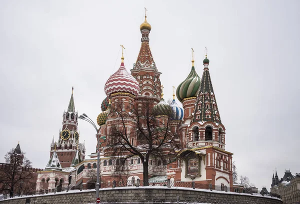 St. Basils Cathedral on red square in Moscow, Russia. Day 16 January 2019 — Zdjęcie stockowe