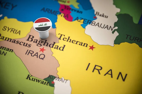 Irakien marqué d'un drapeau sur la carte — Photo