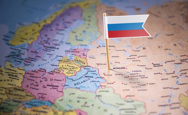 Росія, відмічені прапор на карті — стокове фото