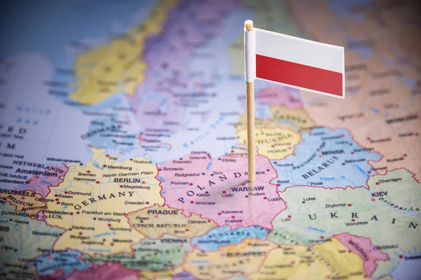 Pologne marquée d'un drapeau sur la carte — Photo