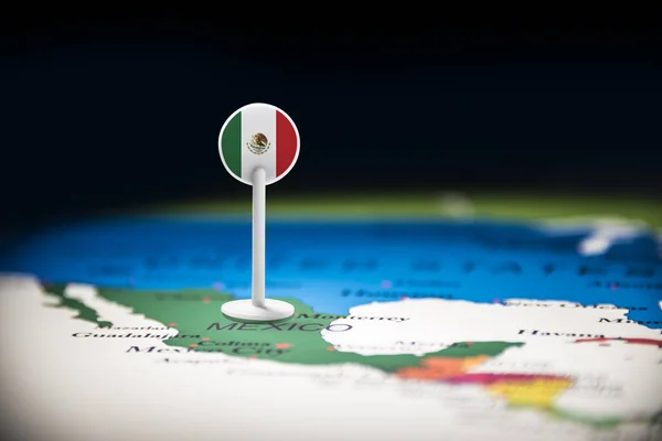 Mexico gemarkeerd met een vlag op de kaart — Stockfoto