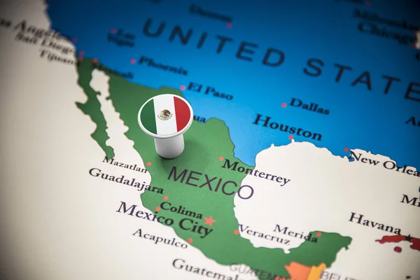 Mexico gemarkeerd met een vlag op de kaart — Stockfoto
