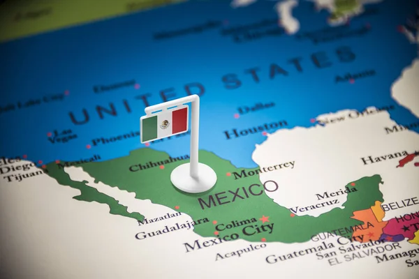 México marcado con una bandera en el mapa —  Fotos de Stock