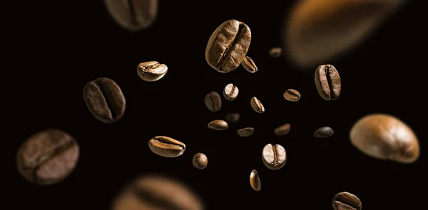 Grãos de café em voo em um fundo escuro — Fotografia de Stock
