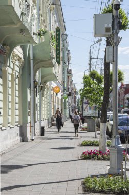 Samara, Rusya Kuibyshev adını tarihi sokak. Güneşli bir yaz gününde.