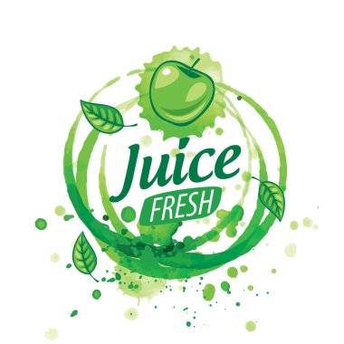 Beyaz arkaplanda yeşil elma suyu damlaları