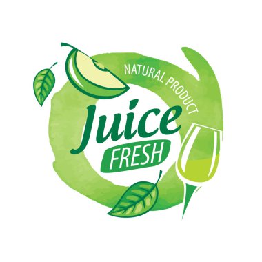 Beyaz arkaplanda yeşil elma suyu damlaları