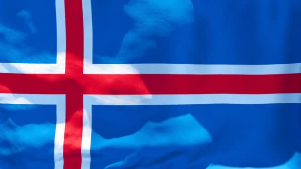 Η εθνική σημαία της Ισλανδίας κυματίζει στον άνεμο — Αρχείο Βίντεο