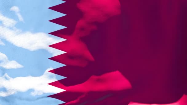 De nationale vlag van Qatar wappert in de wind — Stockvideo