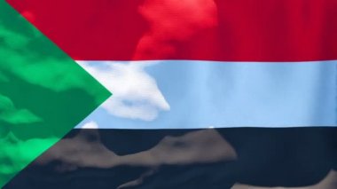 Sudan 'ın ulusal bayrağı rüzgarda dalgalanıyor