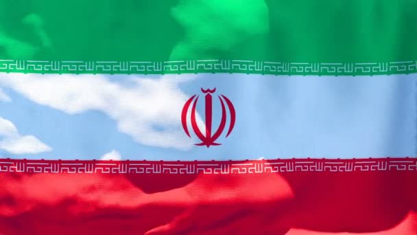Le drapeau national de l'Iran flotte dans le vent