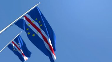 Cape Verde 'nin ulusal bayrağı mavi gökyüzüne karşı rüzgarda dalgalanıyor.