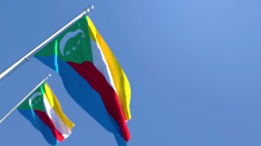 Ulusal Komoros bayrağı mavi gökyüzüne karşı rüzgarda dalgalanıyor.