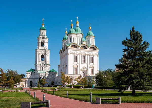 Astracán Rusia Septiembre 2017 Catedral Asunción Campanario Catedral Con Puerta —  Fotos de Stock