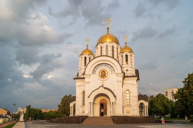 Samara, Rusya - 14 Eylül 2017: St. George, kilise Victorious Zafer Meydanı'nda.