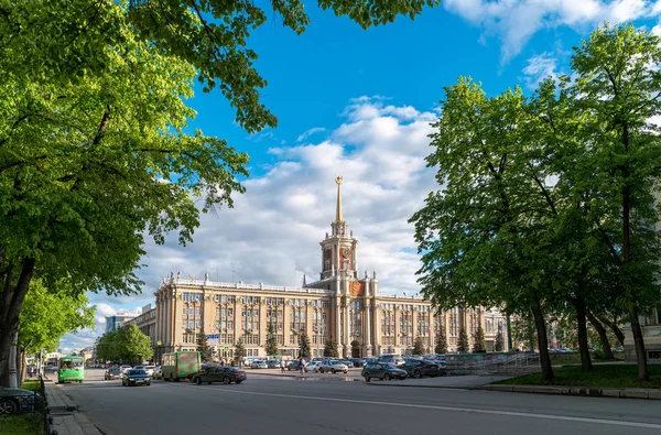 Ekaterinburg, Rusya - 7 Haziran 2018: Sverdlovsk insanların Belediye Meclisi milletvekili ya da 1905 Meydanı'nda şehir Yönetim Binası.