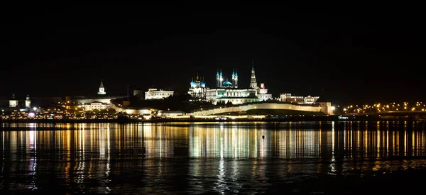 Panoramiczny Widok Kreml Kazański Refleksją Nad Rzeką Kazanka Nocy — Zdjęcie stockowe