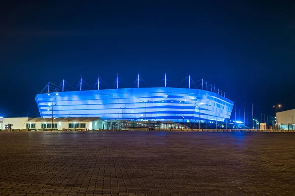Kaliningrad, Rusya - 20 Eylül 2018: Baltika Arena'nın gece aydınlığı. 2018 Fifa Dünya Kupası için Kaliningrad Stadyumu.