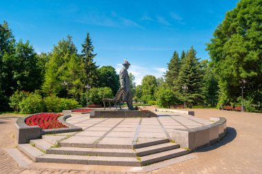 Veliky Novgorod, Rusya - 17 Haziran 2019: Novgorod Kremlin yakınlarındaki parkta Sergei Rachmaninov Anıtı.
