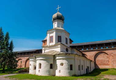 Novgorod Kremlin topraklarında Kutsal Bakire Aracılık Kilisesi. Veliky Novgorod, Rusya Federasyonu.