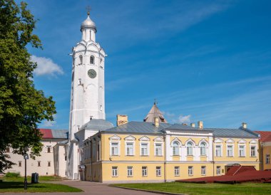 Novgorod Kremlin saat kulesi. Veliky Novgorod kalesi nin topraklarındabinalar.