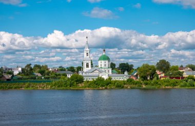 Tver, Rusya'daki St. Catherine Manastırı'nın görünümü. Volga Nehri kıyısında manastır.