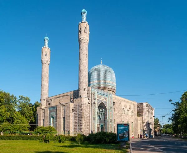 Saint Petersburg, Rusya - 18 Haziran 2019: Petrogradsky Bölgesindeki Saint Petersburg Camii Manzarası.