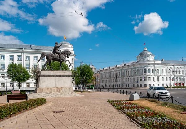 Tver Rosja Czerwca 2019 Pomnik Michała Twera Tle Administracyjnego Centrum — Zdjęcie stockowe