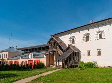 Novgorod Detinetlerinde ahşap verandalı Lihudov davası. Kremlin, Veliky Novgorod 'da, Rusya' nın en eski şehirlerinden biri..