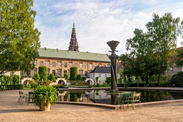 Kopenhagen Denemarken Juni 2019 Het Koperen Beeld Midden Een Ondiep — Stockfoto