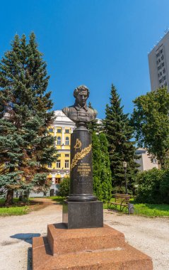 Kazan, Rusya - 5 Ağustos 2020: Nikolay Lobachevsky Anıtı. Rus matematikçi ve Kazan Üniversitesi rektörü..