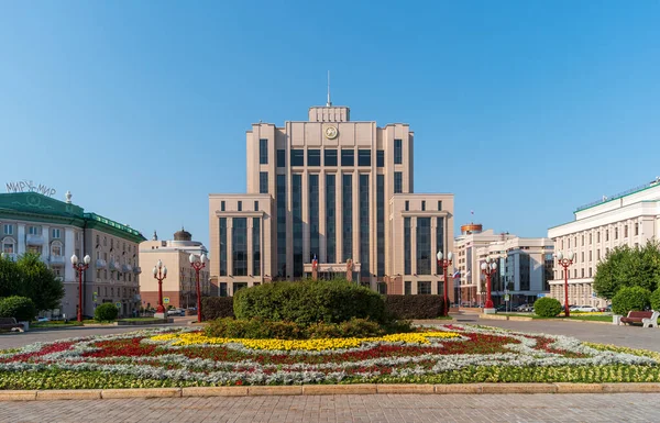 Kazan, Rusya - 5 Ağustos 2020: Tataristan Cumhuriyeti Bakanlar Kurulu. Tataristan Hükümet Binası Özgürlük Meydanı 'nda.