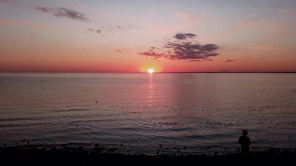 Czerwone Zachody Słońca Nad Morzem Słońce Dotyka Horyzontu Czerwone Niebo — Wideo stockowe