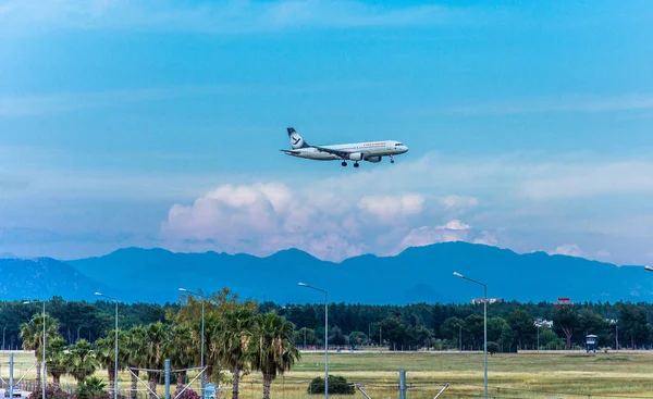 Antalya Turquía Mayo 2018 Aeropuerto Internacional Antalya Avión Pasajeros Está — Foto de Stock