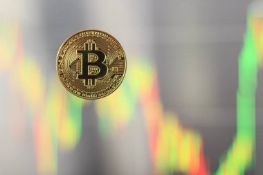 Bitcoin bulanık bir grafik arka planda, yükselen ve düşen fiyatlar kavramı ile