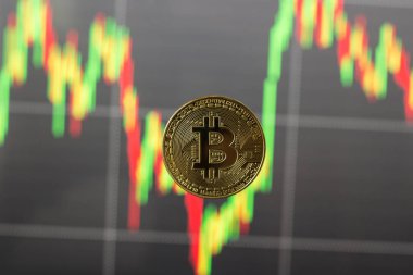 İçinde belgili tanımlık geçmiş bulanık bir grafik ile bir bitcoin