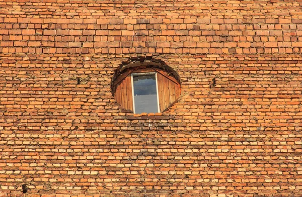 Vecchio Edificio Mattoni Con Una Finestra Centro — Foto Stock