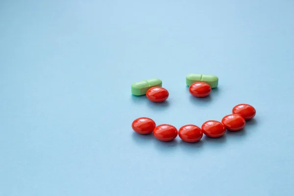 Sorria Pílulas Laranja Verde Conceito Recuperação Bem Sucedida — Fotografia de Stock