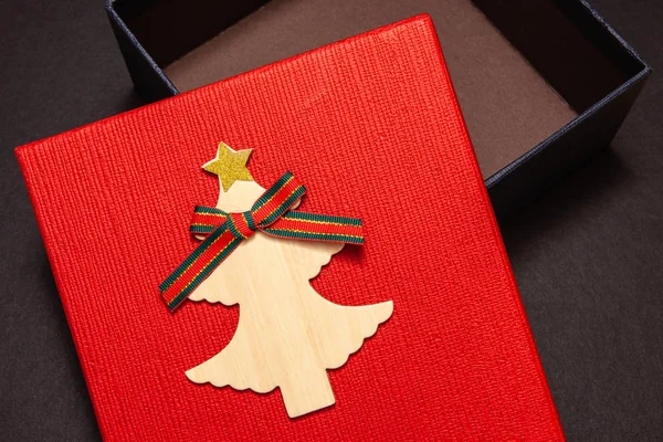 Geschenkbox Rot Für Ein Geschenk Zum Neuen Jahr Oder Geburtstag — Stockfoto