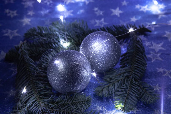 Palle Natale Retroilluminato Sfondo Blu Vista Dall Alto — Foto Stock